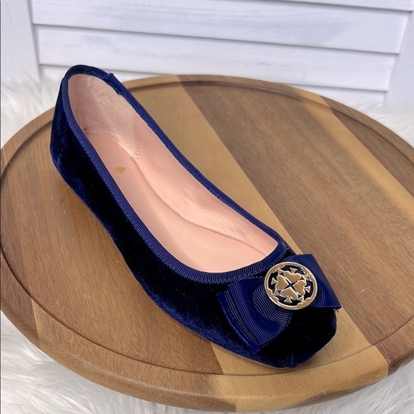 KATE SPADE l Blue Crush Velvet Gold Logo Detail Ballerina Flats Sz. 6 Balletcore - Picture 1 of 12